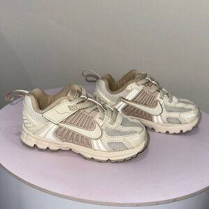 Vomero Nike Kids Neutral-Tone Mesh & Leather Sneakers in Beige and Cream